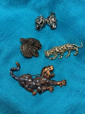 Assorted Cat & Big Cat Brooch Pin Lot in Gold, Bronze, Silver